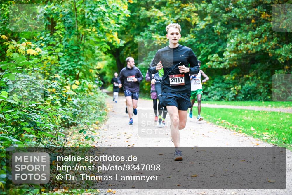 12.10.2025 - Bramfelder Halbmarathon 2025 Dr. Thomas Lammeyer http://msf.ph/oto/9347098 12.10.2025 10:22:33 Laufen 284, 2817, 2203 meine-sportfotos.de
