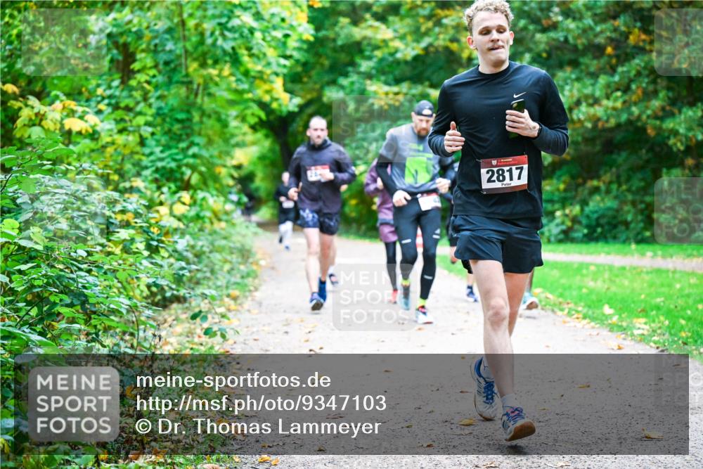 12.10.2025 - Bramfelder Halbmarathon 2025 Dr. Thomas Lammeyer http://msf.ph/oto/9347103 12.10.2025 10:22:33 Laufen 2817 meine-sportfotos.de