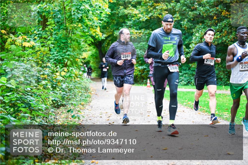 12.10.2025 - Bramfelder Halbmarathon 2025 Dr. Thomas Lammeyer http://msf.ph/oto/9347110 12.10.2025 10:22:35 Laufen 2841, 2025, 2883, 2197, 220 meine-sportfotos.de