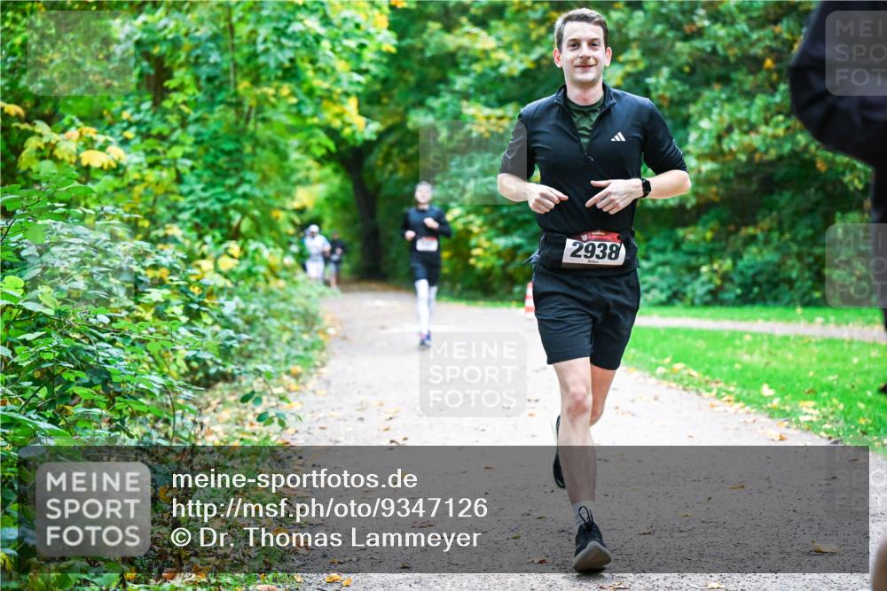 12.10.2025 - Bramfelder Halbmarathon 2025 Dr. Thomas Lammeyer http://msf.ph/oto/9347126 12.10.2025 10:22:37 Laufen 2938 meine-sportfotos.de