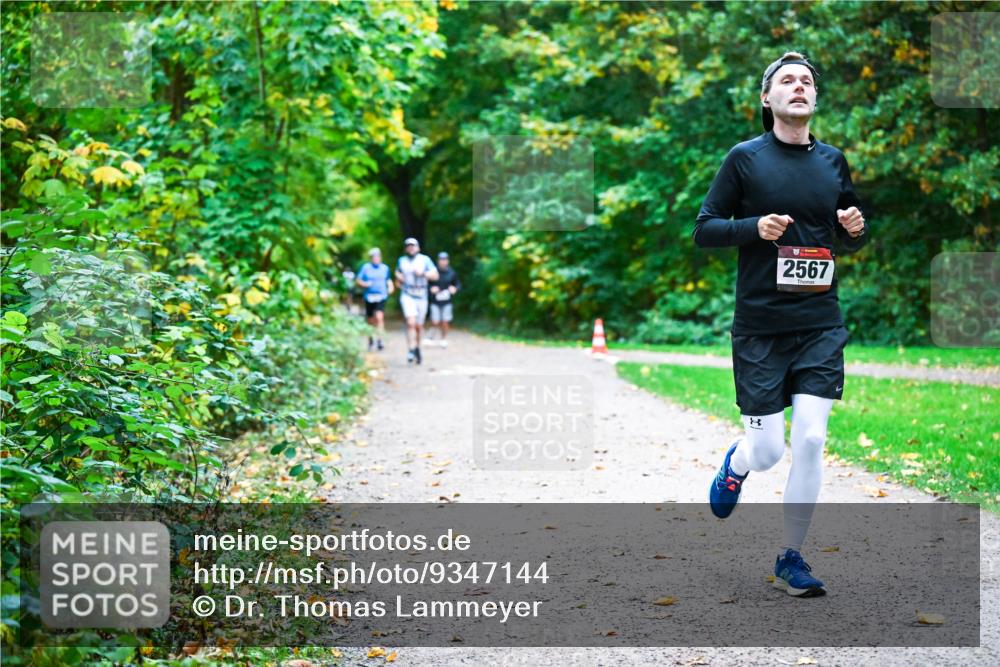 12.10.2025 - Bramfelder Halbmarathon 2025 Dr. Thomas Lammeyer http://msf.ph/oto/9347144 12.10.2025 10:22:41 Laufen 33, 2567 meine-sportfotos.de