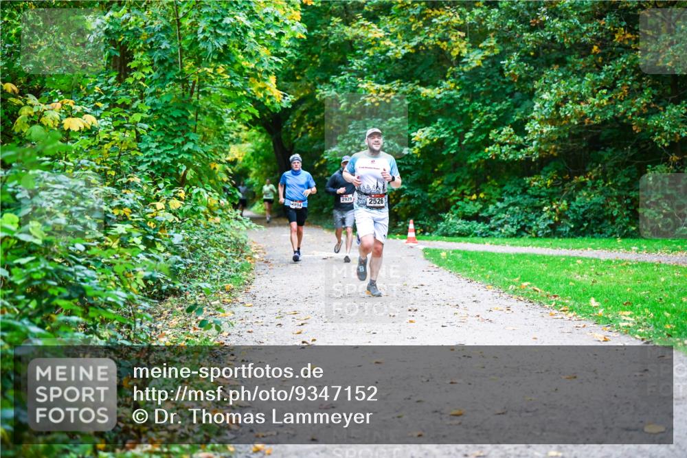 12.10.2025 - Bramfelder Halbmarathon 2025 Dr. Thomas Lammeyer http://msf.ph/oto/9347152 12.10.2025 10:22:45 Laufen 2854, 2929, 2526 meine-sportfotos.de