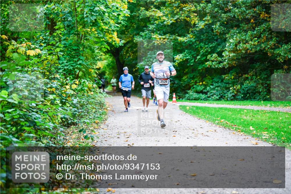 12.10.2025 - Bramfelder Halbmarathon 2025 Dr. Thomas Lammeyer http://msf.ph/oto/9347153 12.10.2025 10:22:45 Laufen 2854, 2929, 2526 meine-sportfotos.de