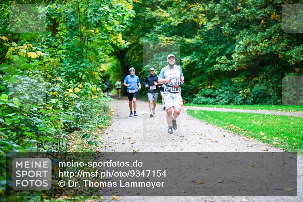 12.10.2025 - Bramfelder Halbmarathon 2025 Dr. Thomas Lammeyer http://msf.ph/oto/9347154 12.10.2025 10:22:45 Laufen 2929, 2526 meine-sportfotos.de