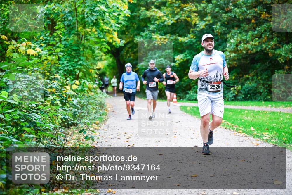 12.10.2025 - Bramfelder Halbmarathon 2025 Dr. Thomas Lammeyer http://msf.ph/oto/9347164 12.10.2025 10:22:47 Laufen 2929, 17, 2526 meine-sportfotos.de