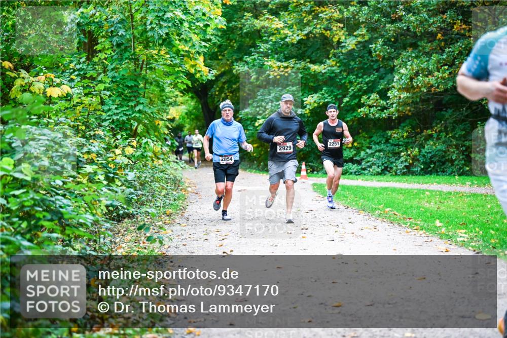 12.10.2025 - Bramfelder Halbmarathon 2025 Dr. Thomas Lammeyer http://msf.ph/oto/9347170 12.10.2025 10:22:48 Laufen 2854, 2251, 2929 meine-sportfotos.de