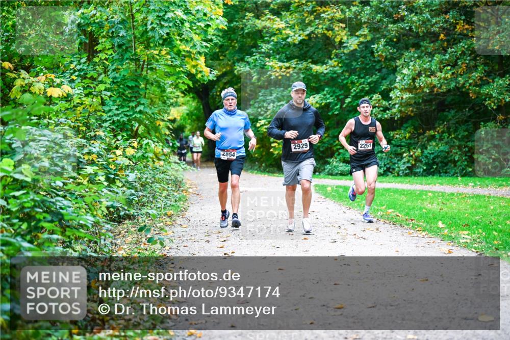 12.10.2025 - Bramfelder Halbmarathon 2025 Dr. Thomas Lammeyer http://msf.ph/oto/9347174 12.10.2025 10:22:48 Laufen 2929, 2854, 2251 meine-sportfotos.de