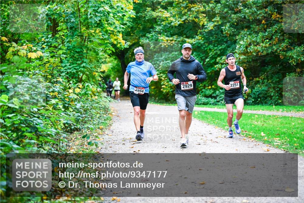 12.10.2025 - Bramfelder Halbmarathon 2025 Dr. Thomas Lammeyer http://msf.ph/oto/9347177 12.10.2025 10:22:49 Laufen 2854, 2929, 2251 meine-sportfotos.de