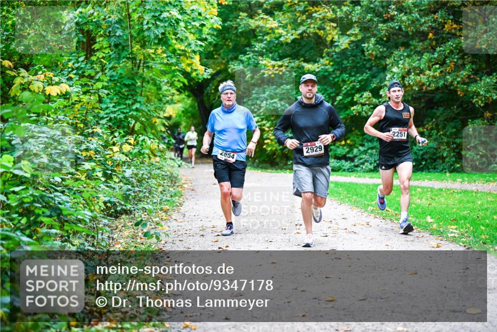 12.10.2025 - Bramfelder Halbmarathon 2025 Dr. Thomas Lammeyer http://msf.ph/oto/9347178 12.10.2025 10:22:49 Laufen 2854, 2929, 2251 meine-sportfotos.de