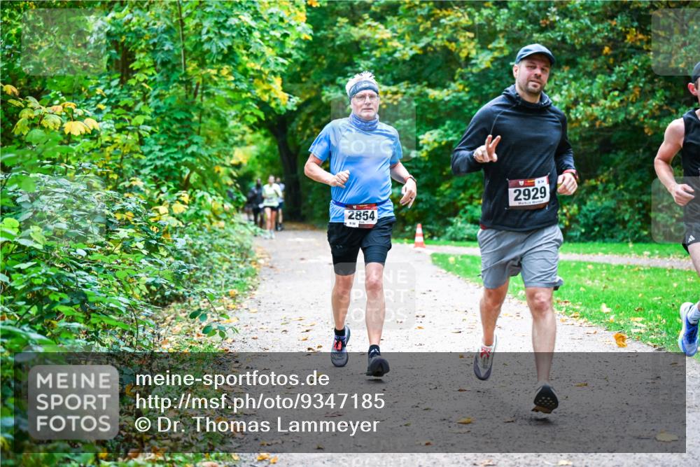 12.10.2025 - Bramfelder Halbmarathon 2025 Dr. Thomas Lammeyer http://msf.ph/oto/9347185 12.10.2025 10:22:50 Laufen 2854, 56, 2929 meine-sportfotos.de