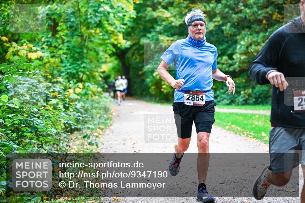 12.10.2025 - Bramfelder Halbmarathon 2025 Dr. Thomas Lammeyer http://msf.ph/oto/9347190 12.10.2025 10:22:51 Laufen 2854, 56, 25 meine-sportfotos.de