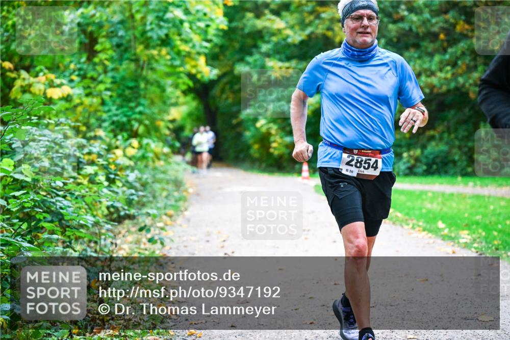 12.10.2025 - Bramfelder Halbmarathon 2025 Dr. Thomas Lammeyer http://msf.ph/oto/9347192 12.10.2025 10:22:51 Laufen 2854, 56 meine-sportfotos.de