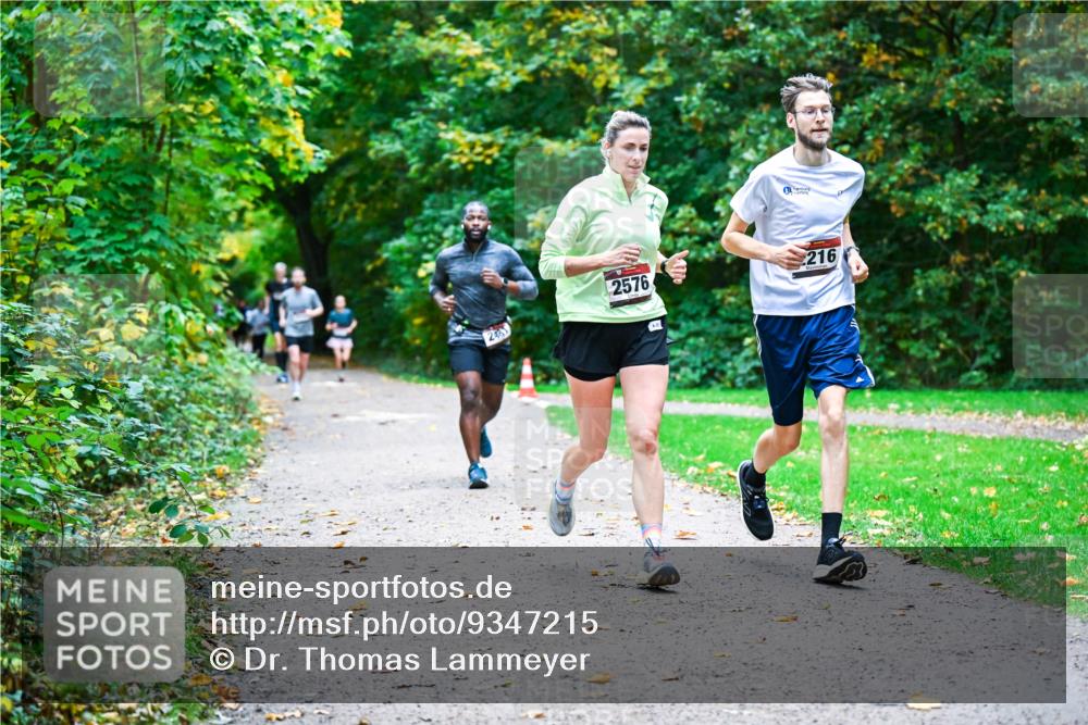 12.10.2025 - Bramfelder Halbmarathon 2025 Dr. Thomas Lammeyer http://msf.ph/oto/9347215 12.10.2025 10:23:00 Laufen 246, 2576, 216 meine-sportfotos.de