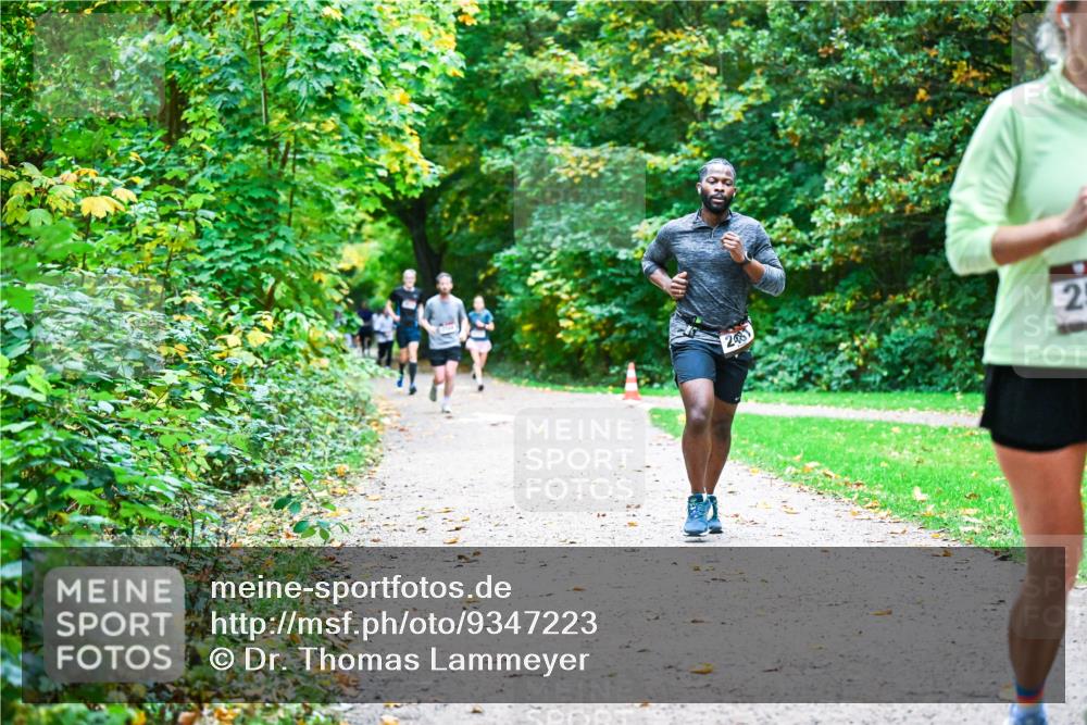 12.10.2025 - Bramfelder Halbmarathon 2025 Dr. Thomas Lammeyer http://msf.ph/oto/9347223 12.10.2025 10:23:01 Laufen 281, 25 meine-sportfotos.de