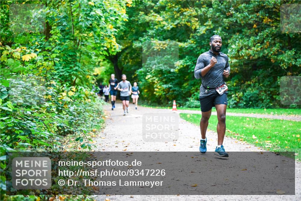 12.10.2025 - Bramfelder Halbmarathon 2025 Dr. Thomas Lammeyer http://msf.ph/oto/9347226 12.10.2025 10:23:01 Laufen 2031 meine-sportfotos.de