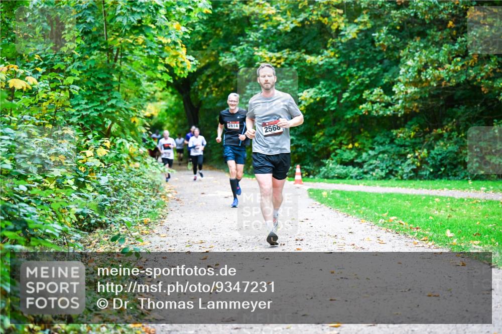 12.10.2025 - Bramfelder Halbmarathon 2025 Dr. Thomas Lammeyer http://msf.ph/oto/9347231 12.10.2025 10:23:06 Laufen 2614, 2568 meine-sportfotos.de