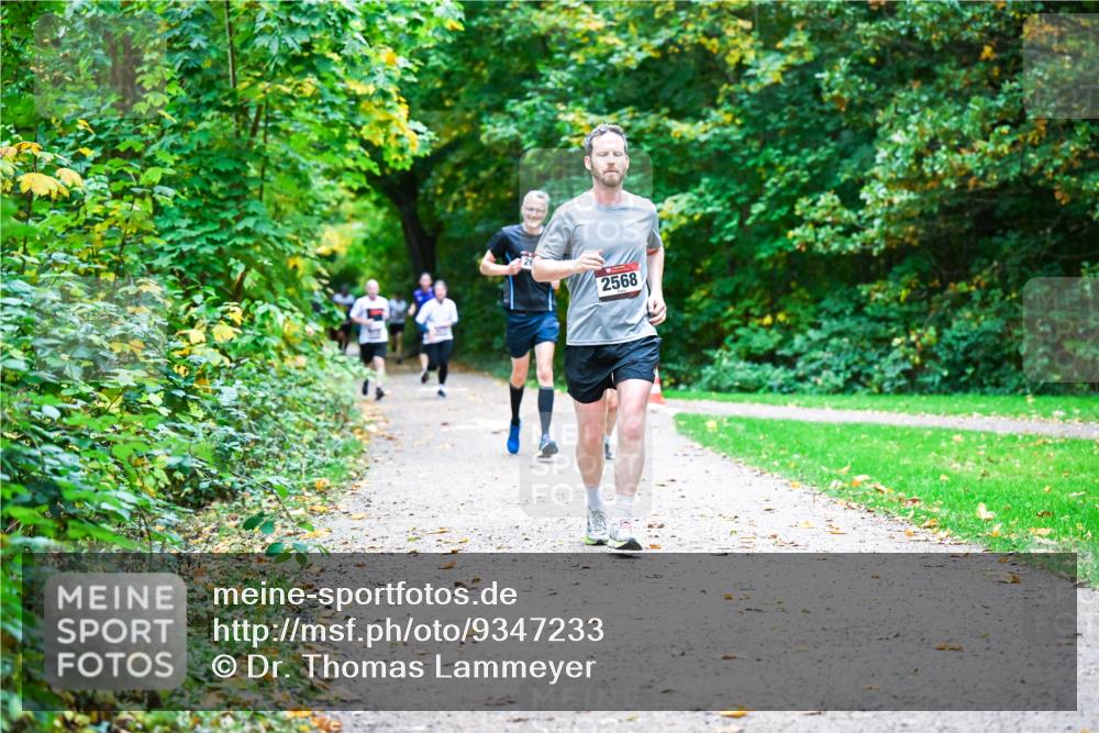 12.10.2025 - Bramfelder Halbmarathon 2025 Dr. Thomas Lammeyer http://msf.ph/oto/9347233 12.10.2025 10:23:06 Laufen 2568 meine-sportfotos.de