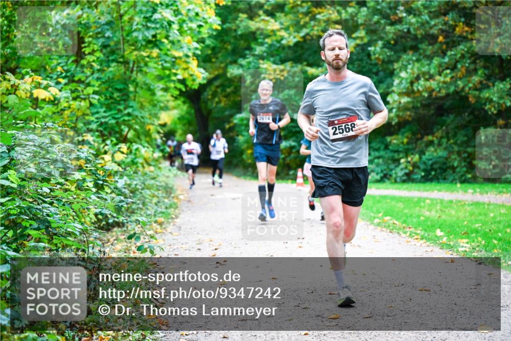 12.10.2025 - Bramfelder Halbmarathon 2025 Dr. Thomas Lammeyer http://msf.ph/oto/9347242 12.10.2025 10:23:08 Laufen 2614, 2568 meine-sportfotos.de