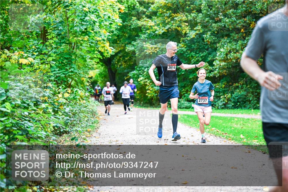 12.10.2025 - Bramfelder Halbmarathon 2025 Dr. Thomas Lammeyer http://msf.ph/oto/9347247 12.10.2025 10:23:09 Laufen 433, 2614, 2737 meine-sportfotos.de