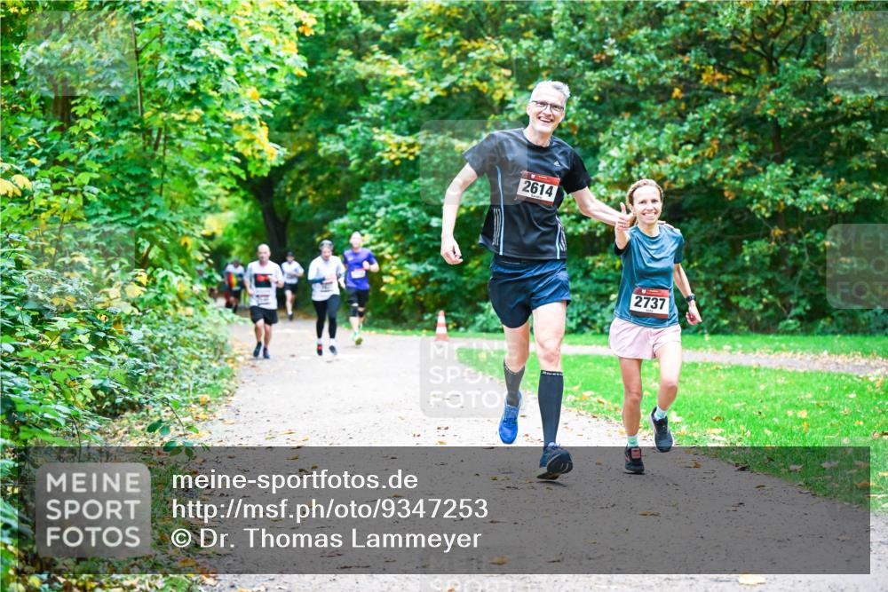 12.10.2025 - Bramfelder Halbmarathon 2025 Dr. Thomas Lammeyer http://msf.ph/oto/9347253 12.10.2025 10:23:10 Laufen 2614, 2737 meine-sportfotos.de