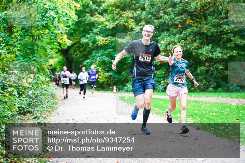 12.10.2025 - Bramfelder Halbmarathon 2025 Dr. Thomas Lammeyer http://msf.ph/oto/9347254 12.10.2025 10:23:10 Laufen 2614, 2737 meine-sportfotos.de