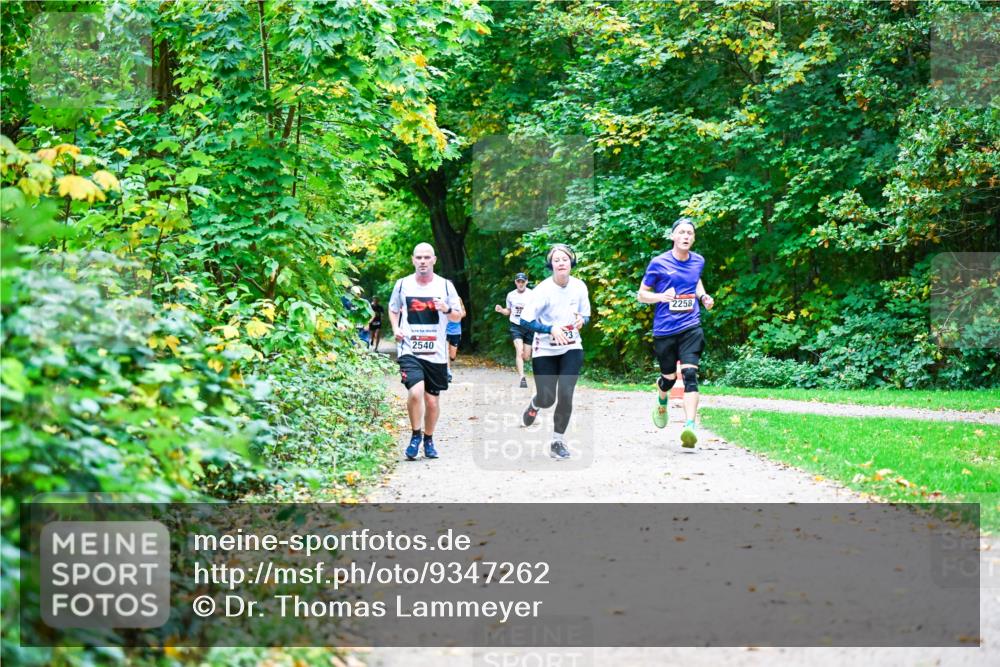 12.10.2025 - Bramfelder Halbmarathon 2025 Dr. Thomas Lammeyer http://msf.ph/oto/9347262 12.10.2025 10:23:12 Laufen 2540, 2258 meine-sportfotos.de