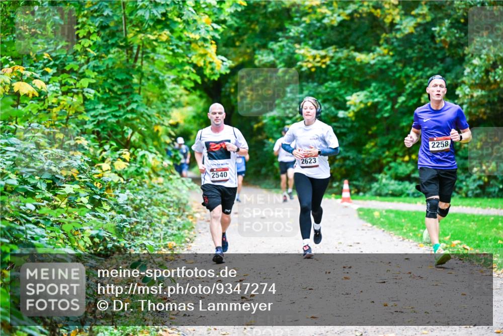12.10.2025 - Bramfelder Halbmarathon 2025 Dr. Thomas Lammeyer http://msf.ph/oto/9347274 12.10.2025 10:23:14 Laufen 2258, 2623, 2540 meine-sportfotos.de