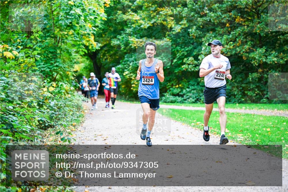 12.10.2025 - Bramfelder Halbmarathon 2025 Dr. Thomas Lammeyer http://msf.ph/oto/9347305 12.10.2025 10:23:19 Laufen 2424, 2245 meine-sportfotos.de