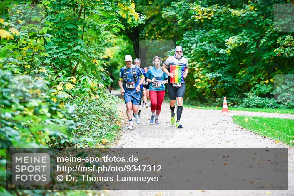 12.10.2025 - Bramfelder Halbmarathon 2025 Dr. Thomas Lammeyer http://msf.ph/oto/9347312 12.10.2025 10:23:21 Laufen 2879, 2611, 2473 meine-sportfotos.de