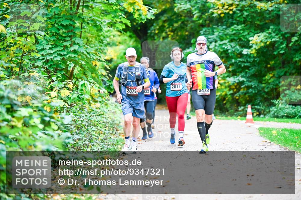12.10.2025 - Bramfelder Halbmarathon 2025 Dr. Thomas Lammeyer http://msf.ph/oto/9347321 12.10.2025 10:23:22 Laufen 2879, 932, 2611, 2473 meine-sportfotos.de