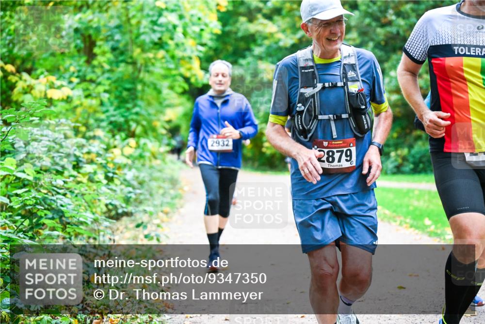 12.10.2025 - Bramfelder Halbmarathon 2025 Dr. Thomas Lammeyer http://msf.ph/oto/9347350 12.10.2025 10:23:27 Laufen 2932, 34, 2879 meine-sportfotos.de