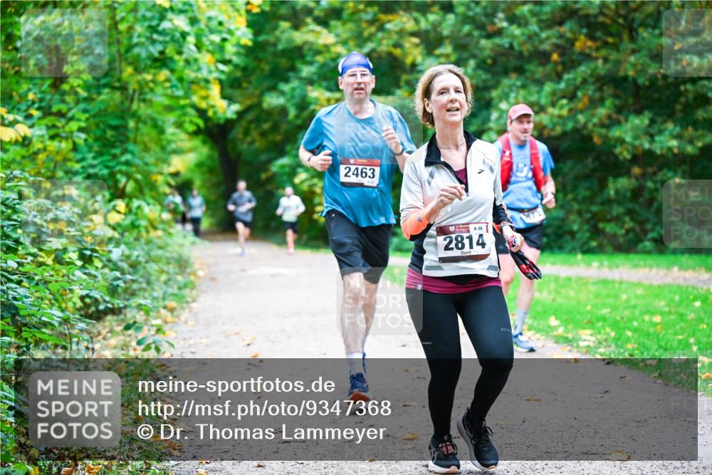 12.10.2025 - Bramfelder Halbmarathon 2025 Dr. Thomas Lammeyer http://msf.ph/oto/9347368 12.10.2025 10:23:30 Laufen 2463, 56, 2814 meine-sportfotos.de