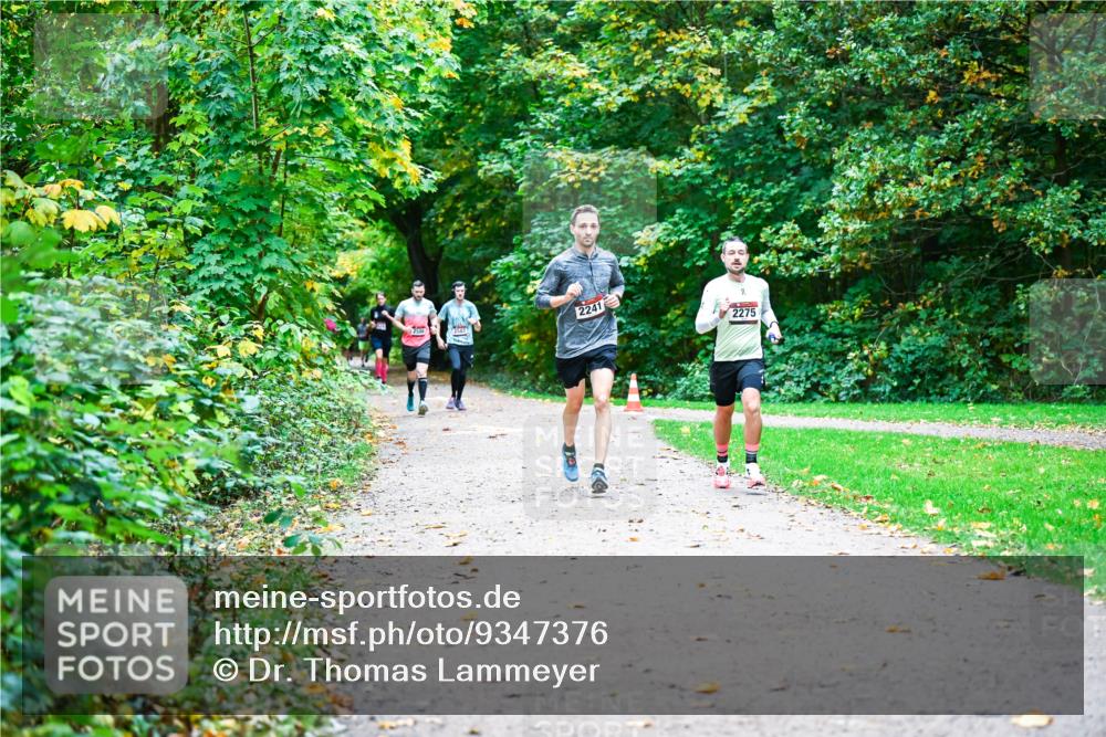 12.10.2025 - Bramfelder Halbmarathon 2025 Dr. Thomas Lammeyer http://msf.ph/oto/9347376 12.10.2025 10:23:35 Laufen 2241, 2586, 2587, 2275 meine-sportfotos.de