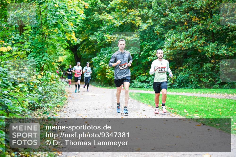 12.10.2025 - Bramfelder Halbmarathon 2025 Dr. Thomas Lammeyer http://msf.ph/oto/9347381 12.10.2025 10:23:36 Laufen 2241, 2275 meine-sportfotos.de