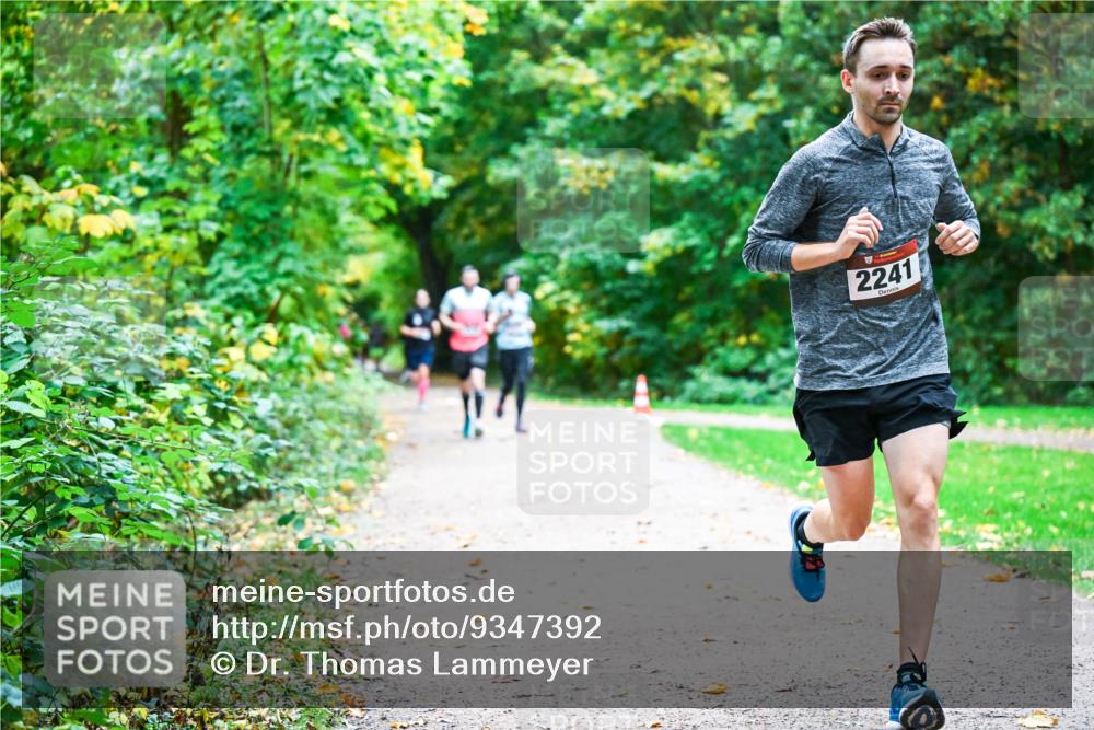 12.10.2025 - Bramfelder Halbmarathon 2025 Dr. Thomas Lammeyer http://msf.ph/oto/9347392 12.10.2025 10:23:37 Laufen 2241 meine-sportfotos.de