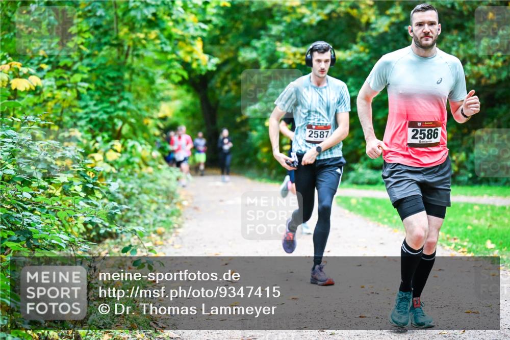 12.10.2025 - Bramfelder Halbmarathon 2025 Dr. Thomas Lammeyer http://msf.ph/oto/9347415 12.10.2025 10:23:42 Laufen 2587, 2586 meine-sportfotos.de