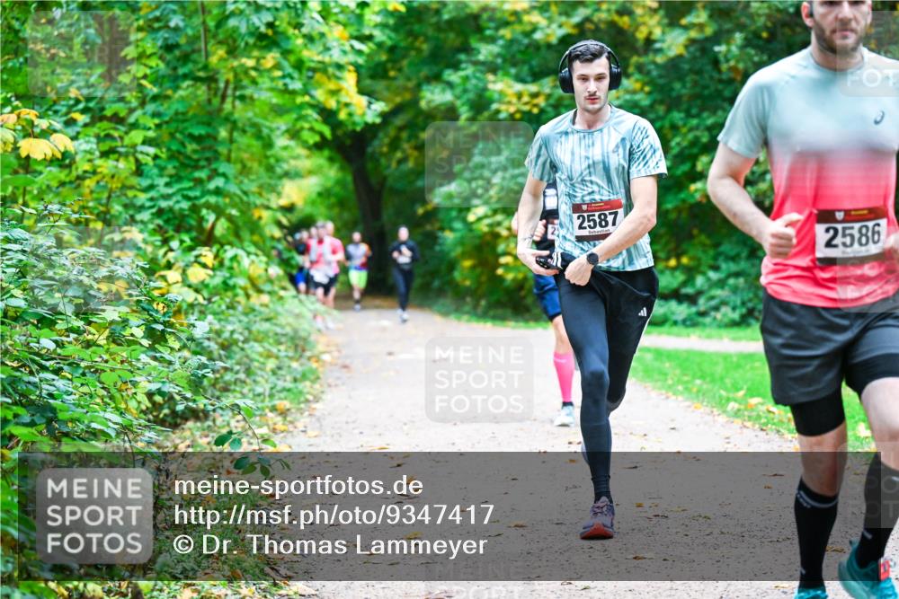 12.10.2025 - Bramfelder Halbmarathon 2025 Dr. Thomas Lammeyer http://msf.ph/oto/9347417 12.10.2025 10:23:43 Laufen 2587, 2586 meine-sportfotos.de