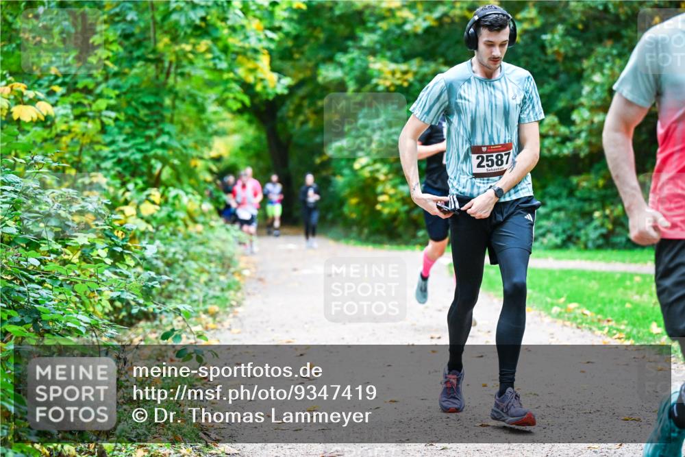 12.10.2025 - Bramfelder Halbmarathon 2025 Dr. Thomas Lammeyer http://msf.ph/oto/9347419 12.10.2025 10:23:43 Laufen 2587 meine-sportfotos.de