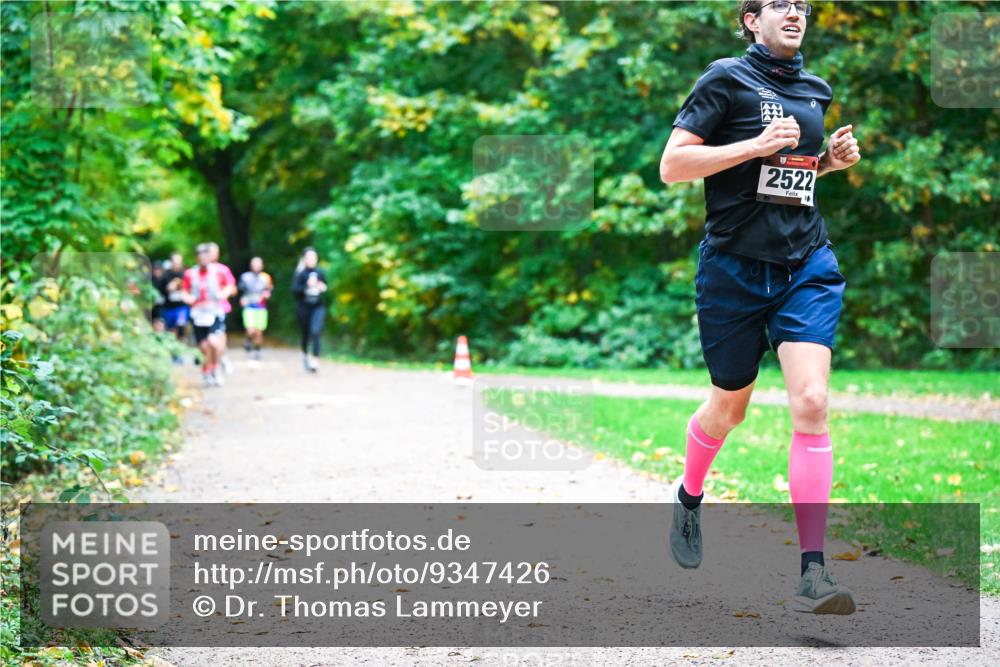 12.10.2025 - Bramfelder Halbmarathon 2025 Dr. Thomas Lammeyer http://msf.ph/oto/9347426 12.10.2025 10:23:45 Laufen 2522 meine-sportfotos.de