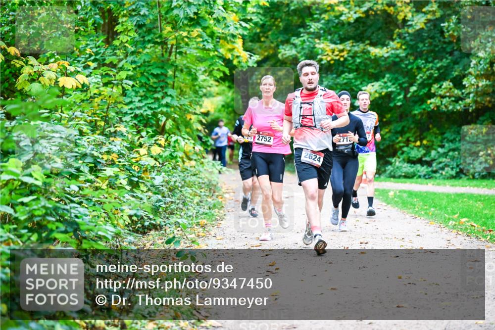 12.10.2025 - Bramfelder Halbmarathon 2025 Dr. Thomas Lammeyer http://msf.ph/oto/9347450 12.10.2025 10:23:51 Laufen 2752, 2624, 2715 meine-sportfotos.de
