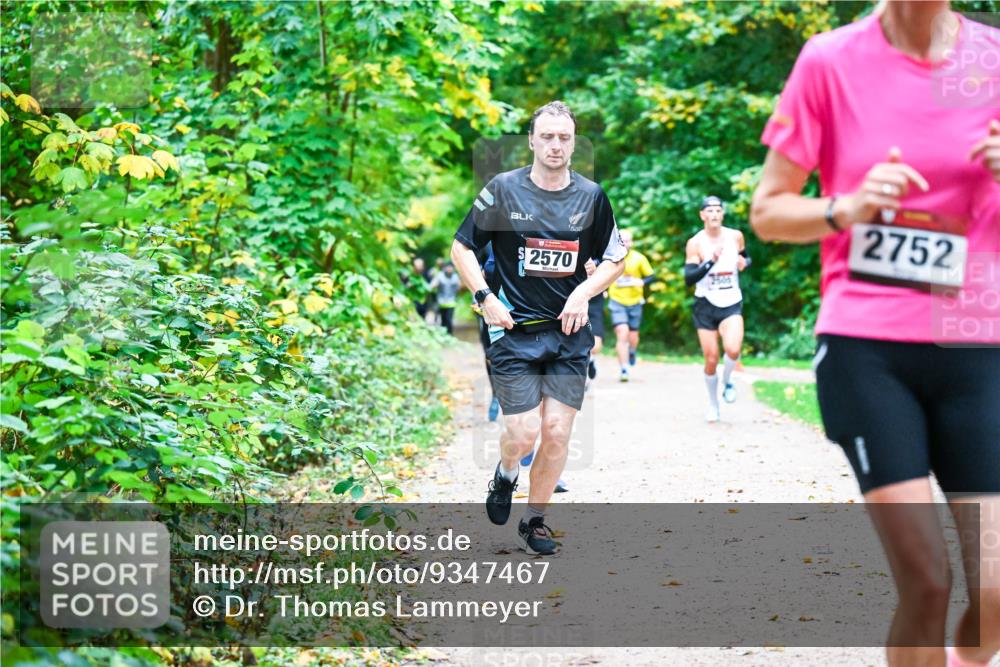 12.10.2025 - Bramfelder Halbmarathon 2025 Dr. Thomas Lammeyer http://msf.ph/oto/9347467 12.10.2025 10:23:54 Laufen 2570, 2752 meine-sportfotos.de