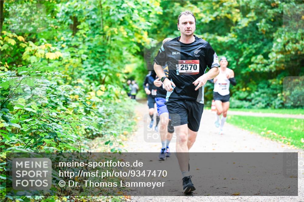 12.10.2025 - Bramfelder Halbmarathon 2025 Dr. Thomas Lammeyer http://msf.ph/oto/9347470 12.10.2025 10:23:55 Laufen 2570 meine-sportfotos.de