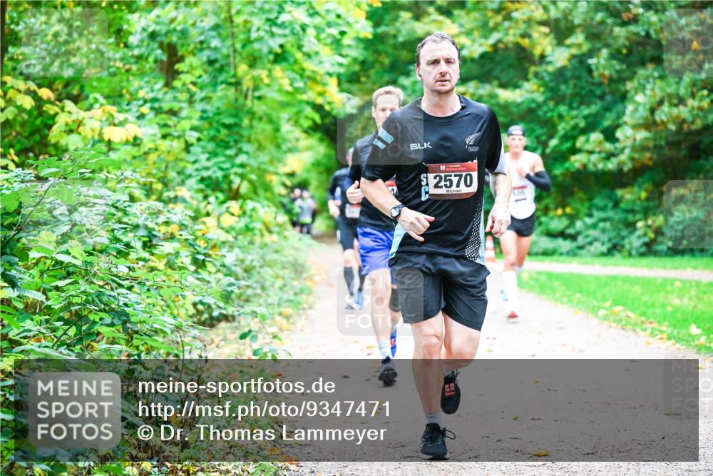 12.10.2025 - Bramfelder Halbmarathon 2025 Dr. Thomas Lammeyer http://msf.ph/oto/9347471 12.10.2025 10:23:55 Laufen 2570 meine-sportfotos.de
