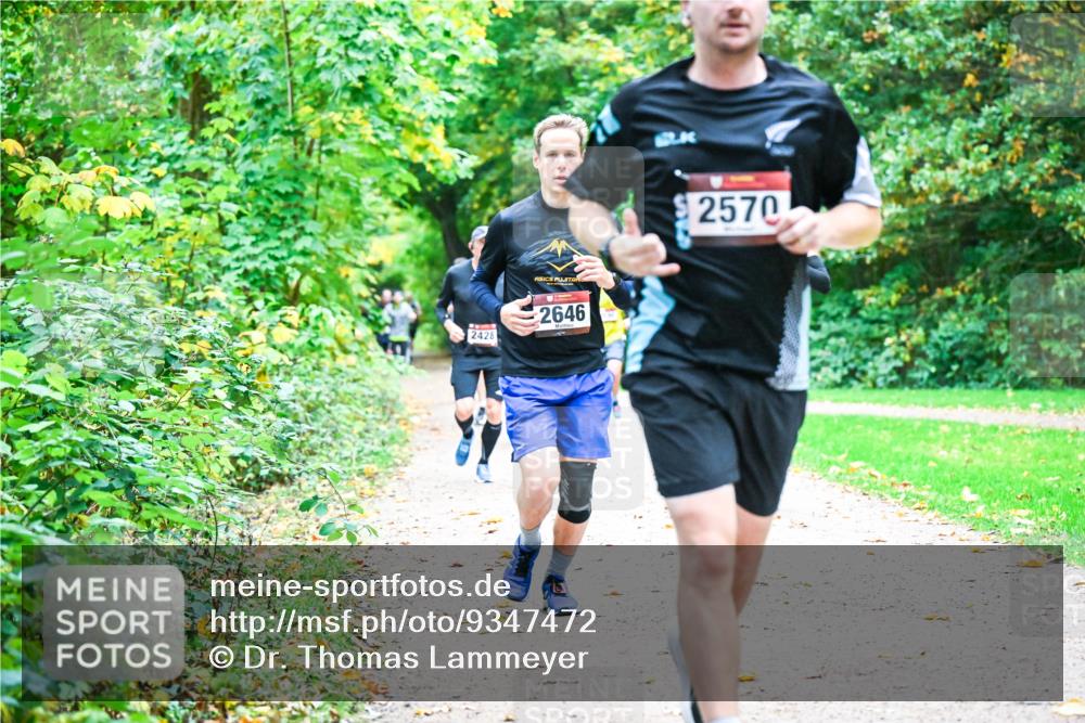 12.10.2025 - Bramfelder Halbmarathon 2025 Dr. Thomas Lammeyer http://msf.ph/oto/9347472 12.10.2025 10:23:55 Laufen 2428, 2646, 2570 meine-sportfotos.de