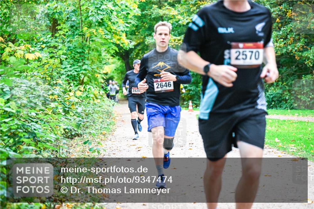 12.10.2025 - Bramfelder Halbmarathon 2025 Dr. Thomas Lammeyer http://msf.ph/oto/9347474 12.10.2025 10:23:56 Laufen 2428, 2646, 2570 meine-sportfotos.de