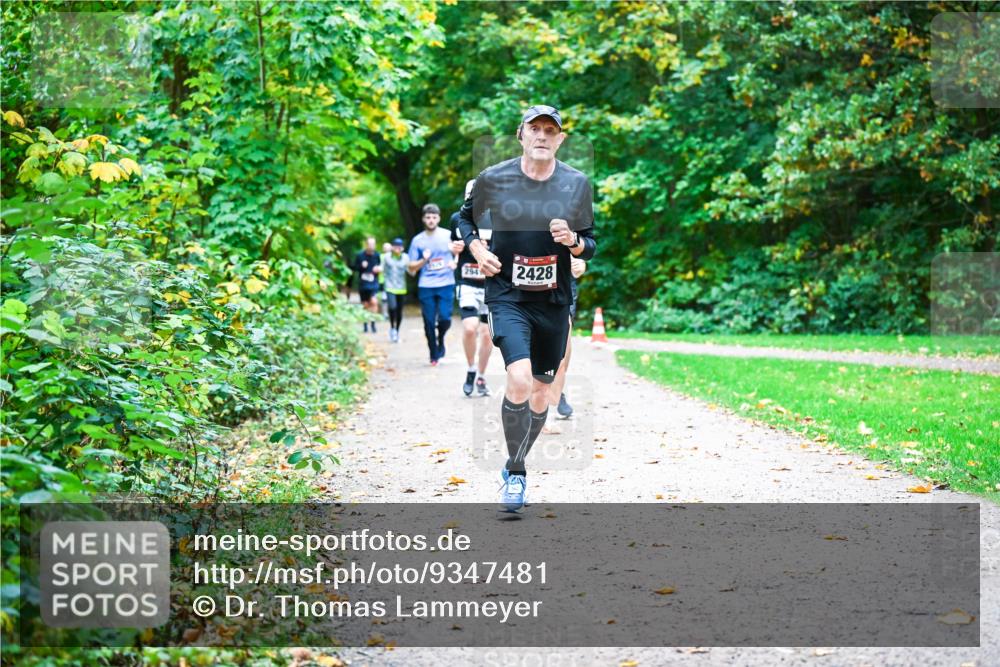 12.10.2025 - Bramfelder Halbmarathon 2025 Dr. Thomas Lammeyer http://msf.ph/oto/9347481 12.10.2025 10:23:58 Laufen 294, 2428 meine-sportfotos.de