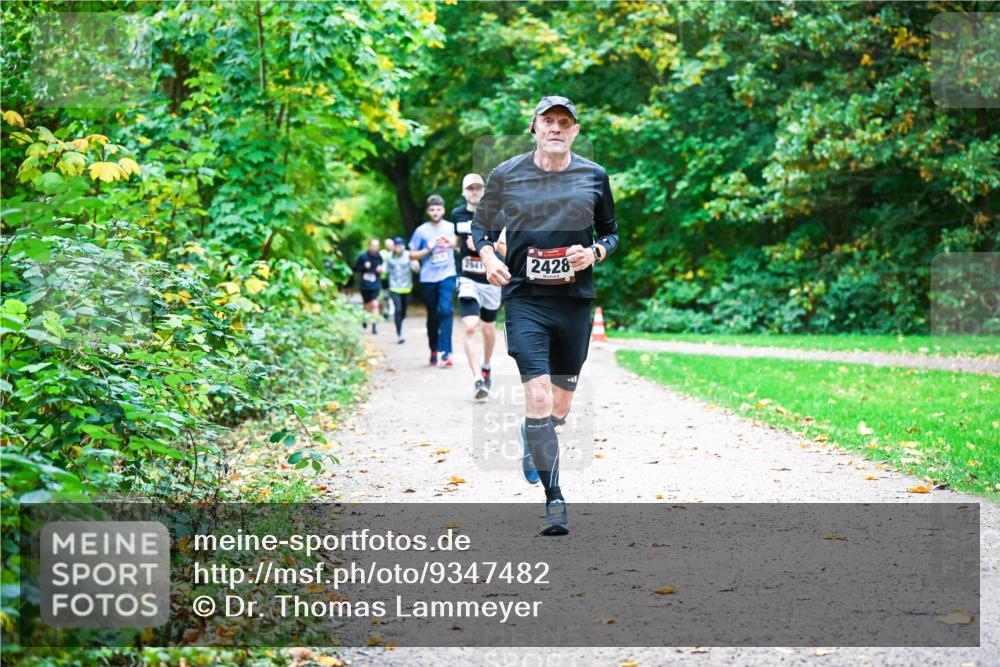 12.10.2025 - Bramfelder Halbmarathon 2025 Dr. Thomas Lammeyer http://msf.ph/oto/9347482 12.10.2025 10:23:58 Laufen 2428 meine-sportfotos.de