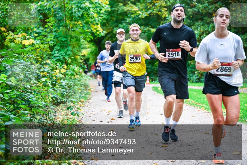 12.10.2025 - Bramfelder Halbmarathon 2025 Dr. Thomas Lammeyer http://msf.ph/oto/9347493 12.10.2025 10:24:00 Laufen 2918, 2590, 2869 meine-sportfotos.de