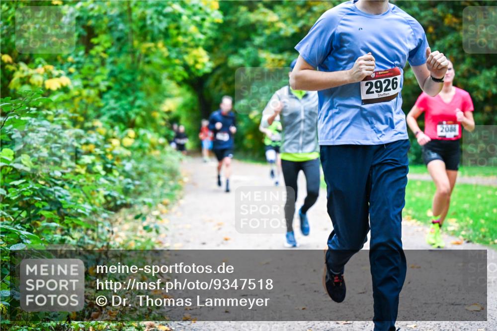 12.10.2025 - Bramfelder Halbmarathon 2025 Dr. Thomas Lammeyer http://msf.ph/oto/9347518 12.10.2025 10:24:04 Laufen 34, 2926, 2056 meine-sportfotos.de