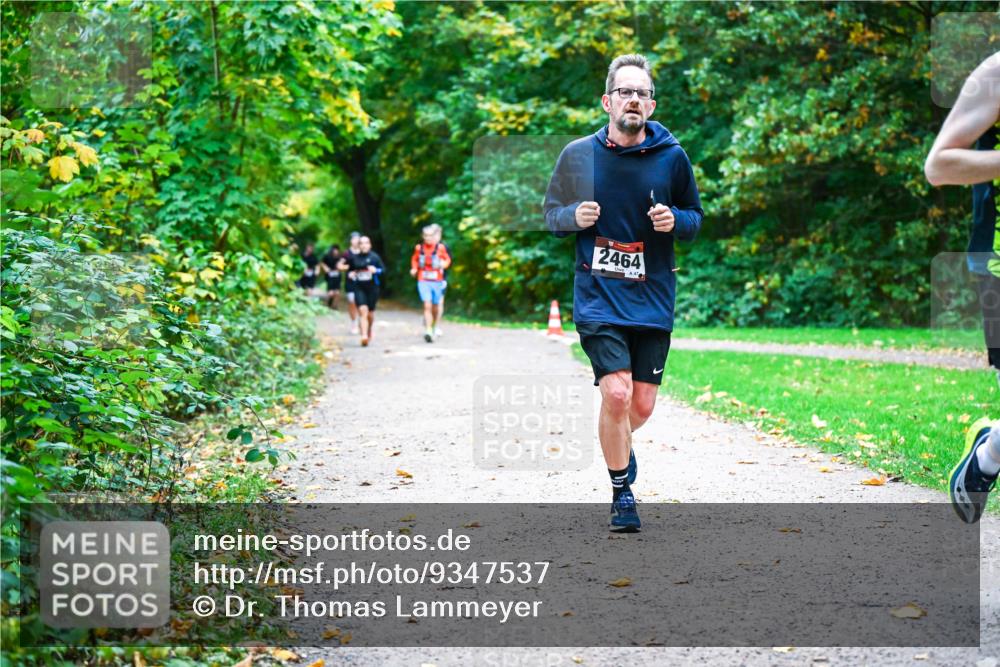 12.10.2025 - Bramfelder Halbmarathon 2025 Dr. Thomas Lammeyer http://msf.ph/oto/9347537 12.10.2025 10:24:08 Laufen 2464 meine-sportfotos.de